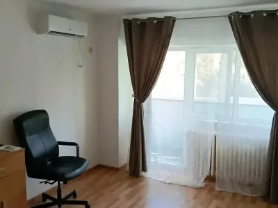 inchiriere garsoniera Sector 3 Bucuresti spatiu de lucru cu birou